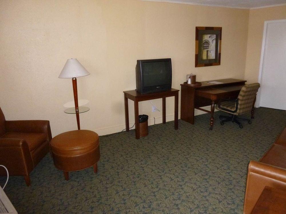 Alvin Extended Stay Экстерьер фото