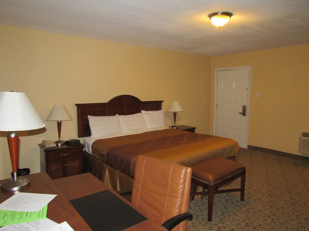 Alvin Extended Stay Экстерьер фото